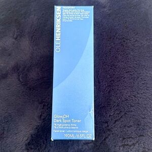 OLEHENRIKSEN. GLOW2OH DARK SPOT TONER. New in Box.